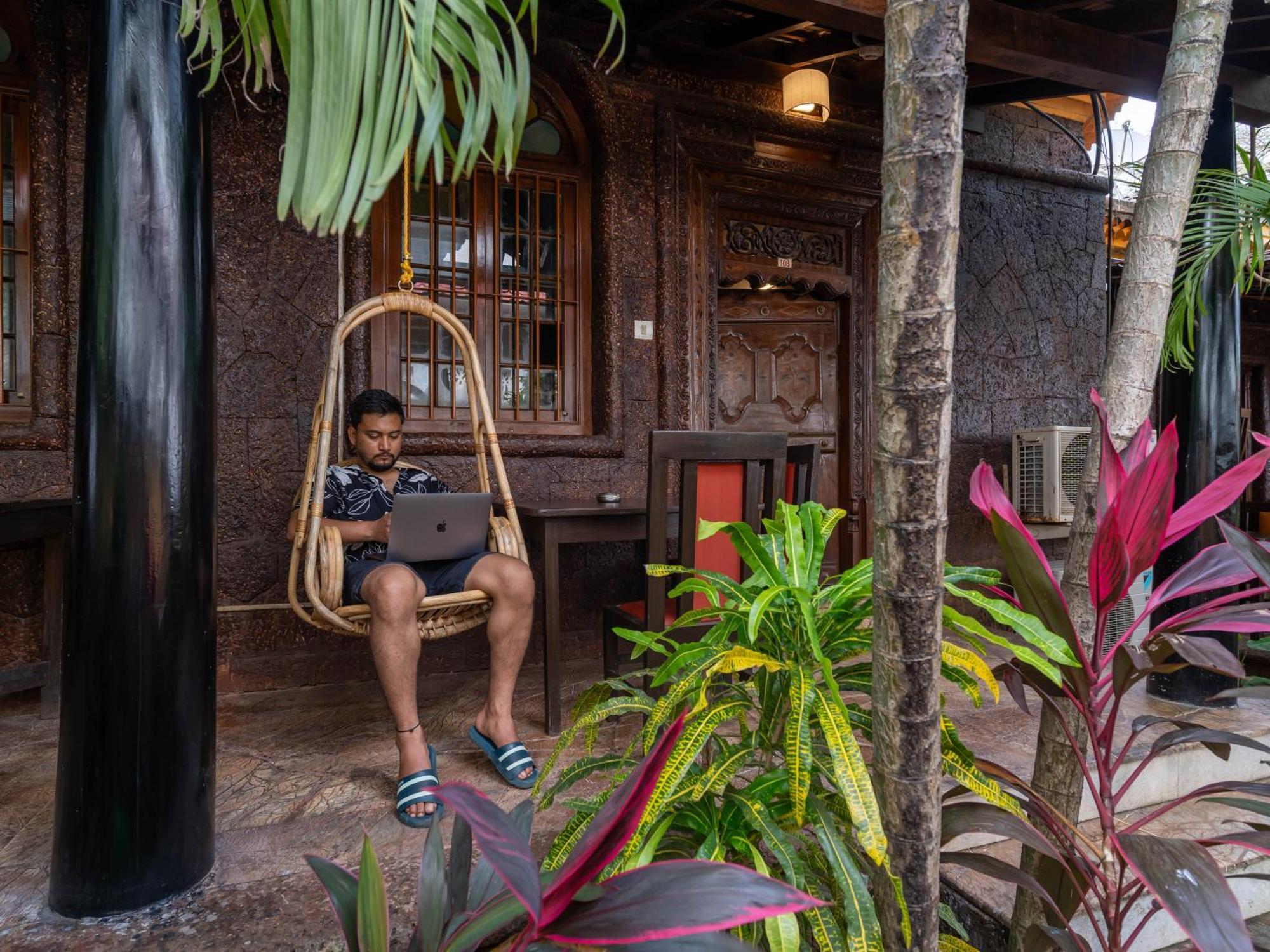 Madpackers Goa Anjuna - Bar Buitenkant foto
