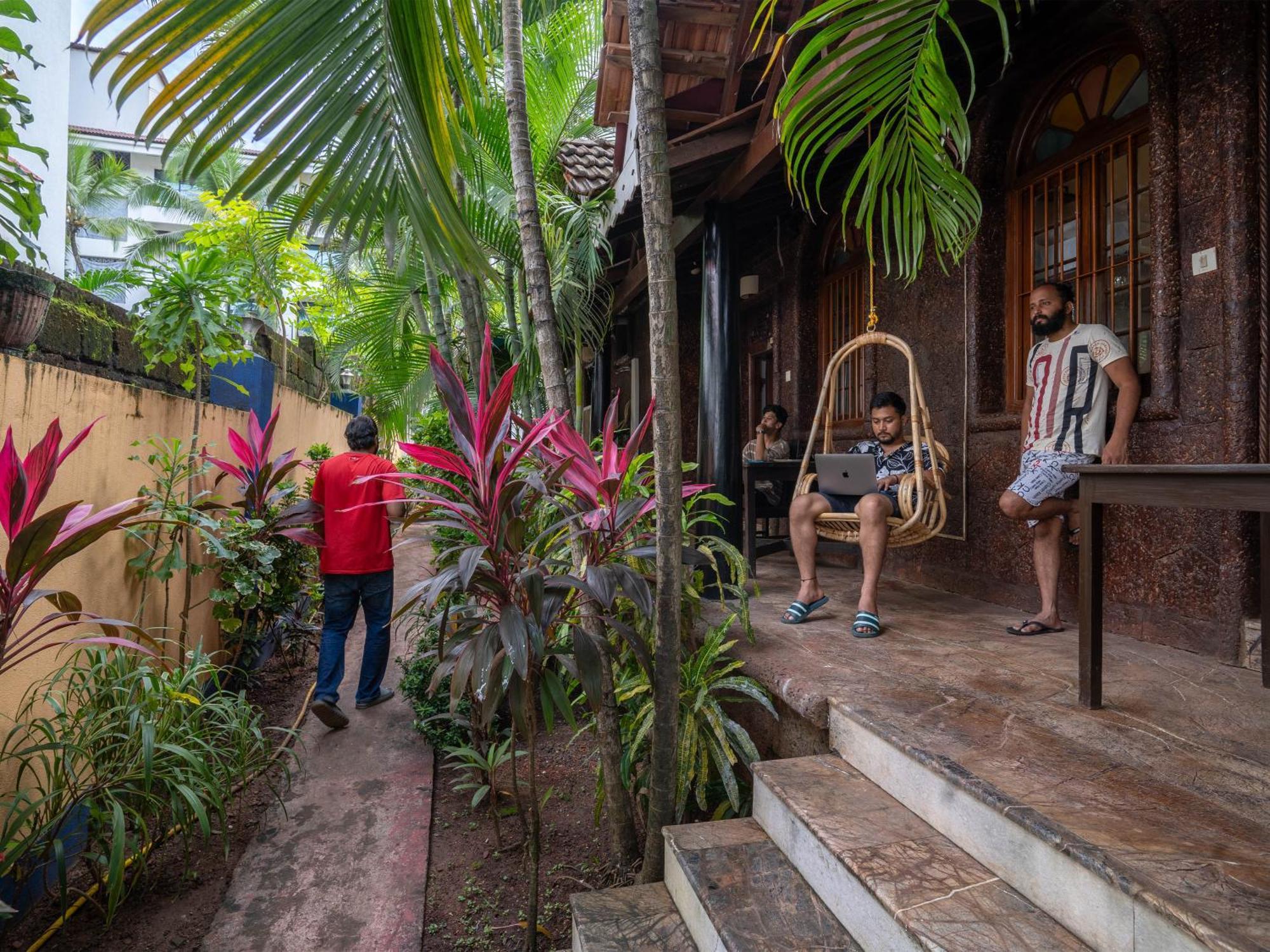 Madpackers Goa Anjuna - Bar Buitenkant foto