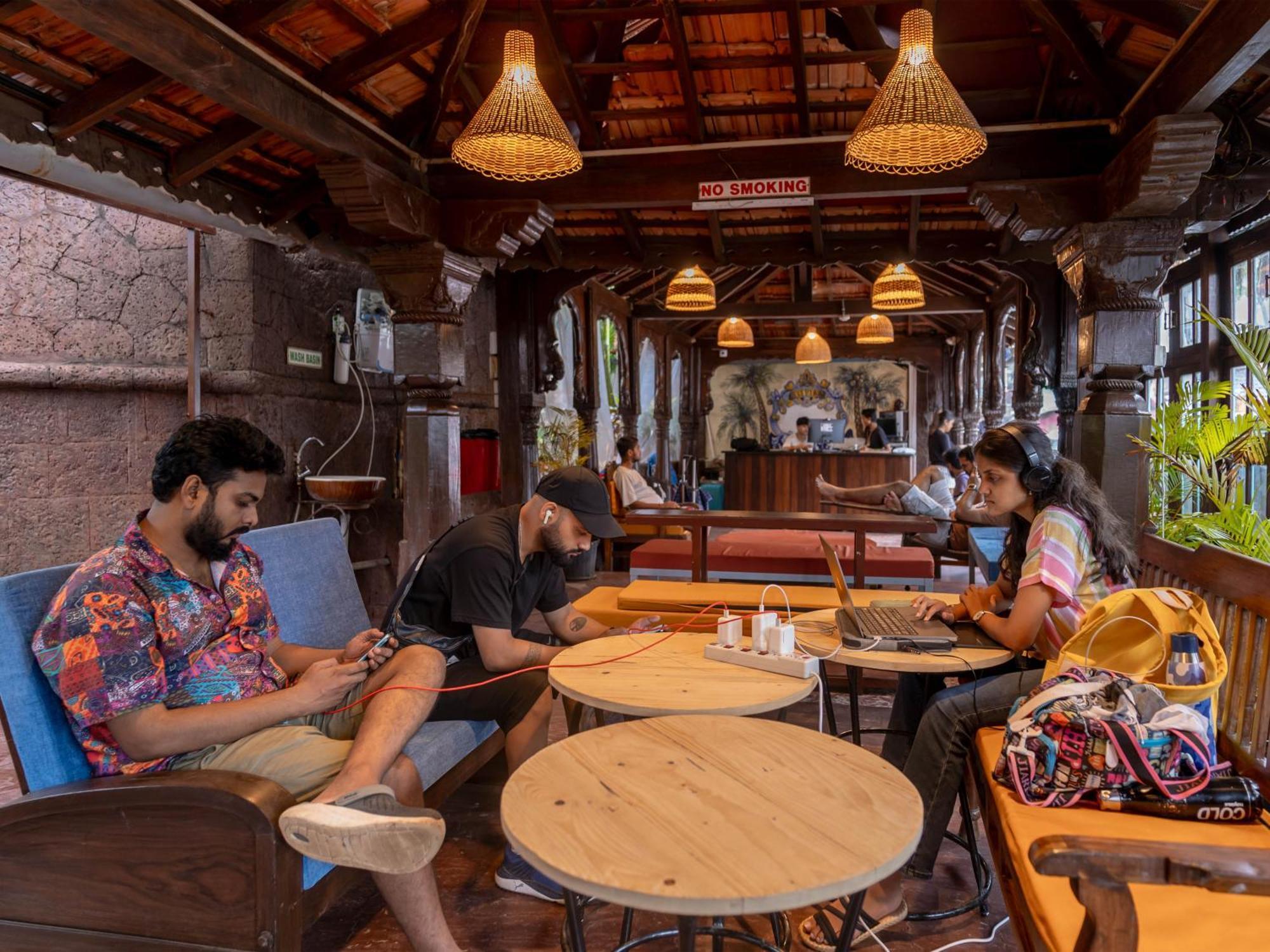 Madpackers Goa Anjuna - Bar Buitenkant foto
