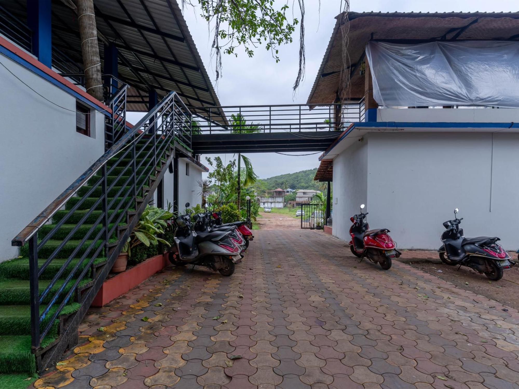 Madpackers Goa Anjuna - Bar Buitenkant foto