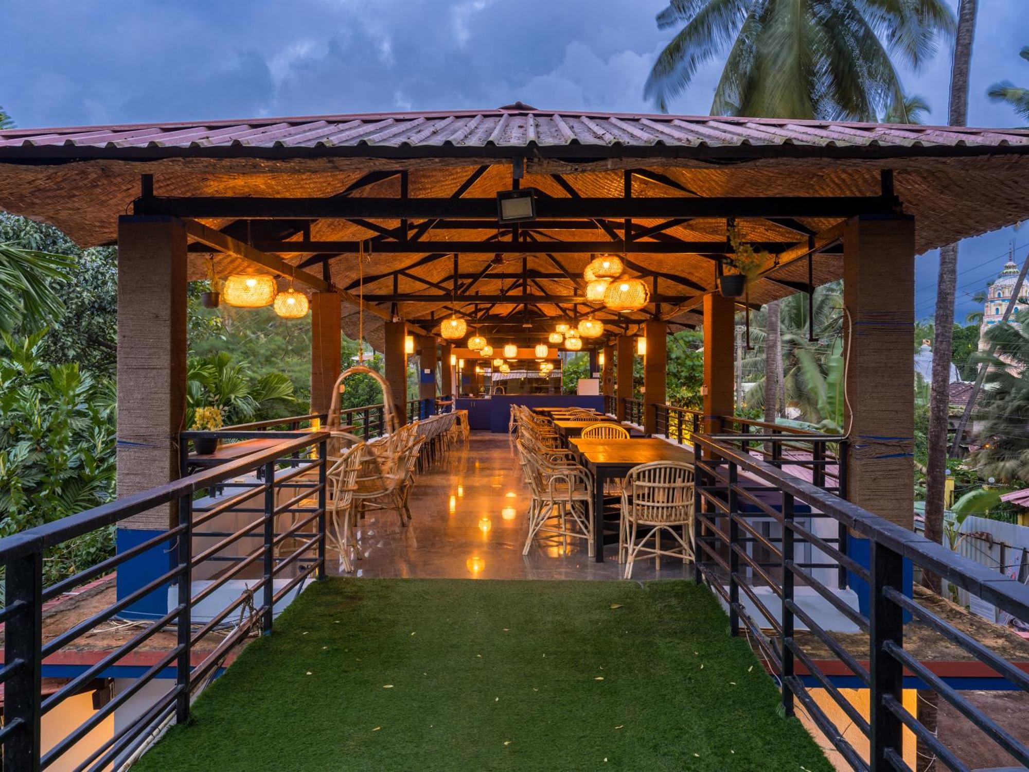 Madpackers Goa Anjuna - Bar Buitenkant foto