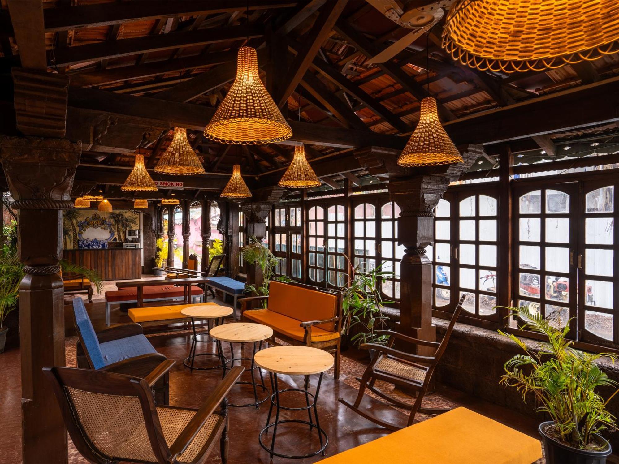 Madpackers Goa Anjuna - Bar Buitenkant foto