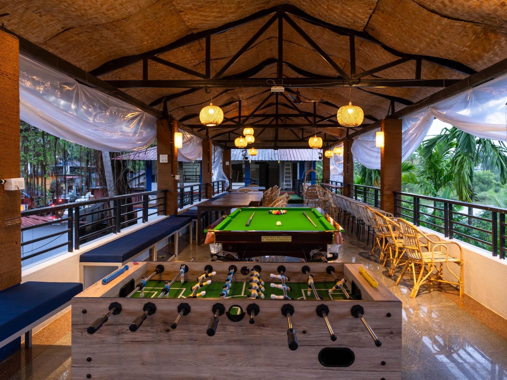 Madpackers Goa Anjuna - Bar Buitenkant foto