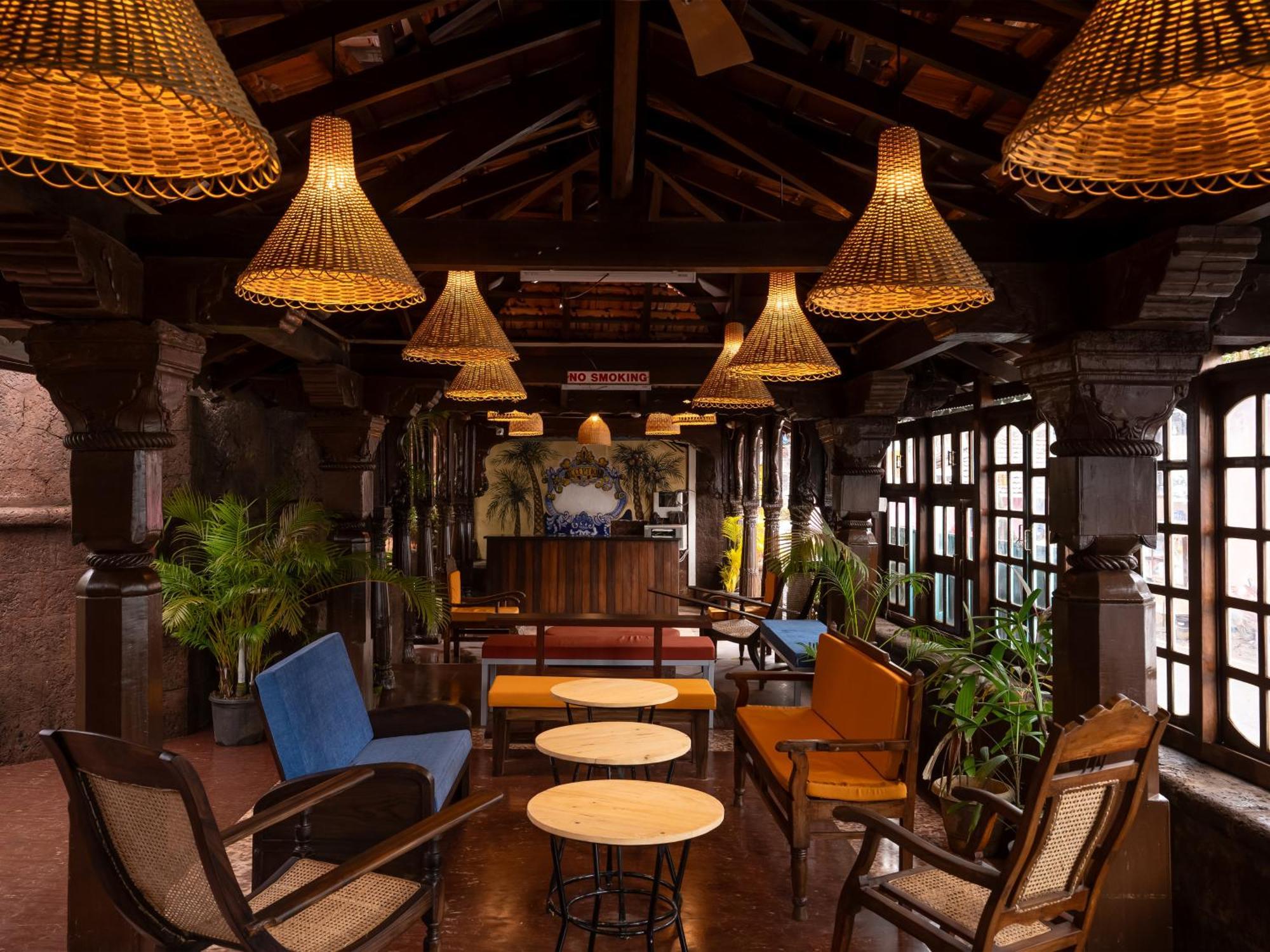 Madpackers Goa Anjuna - Bar Buitenkant foto