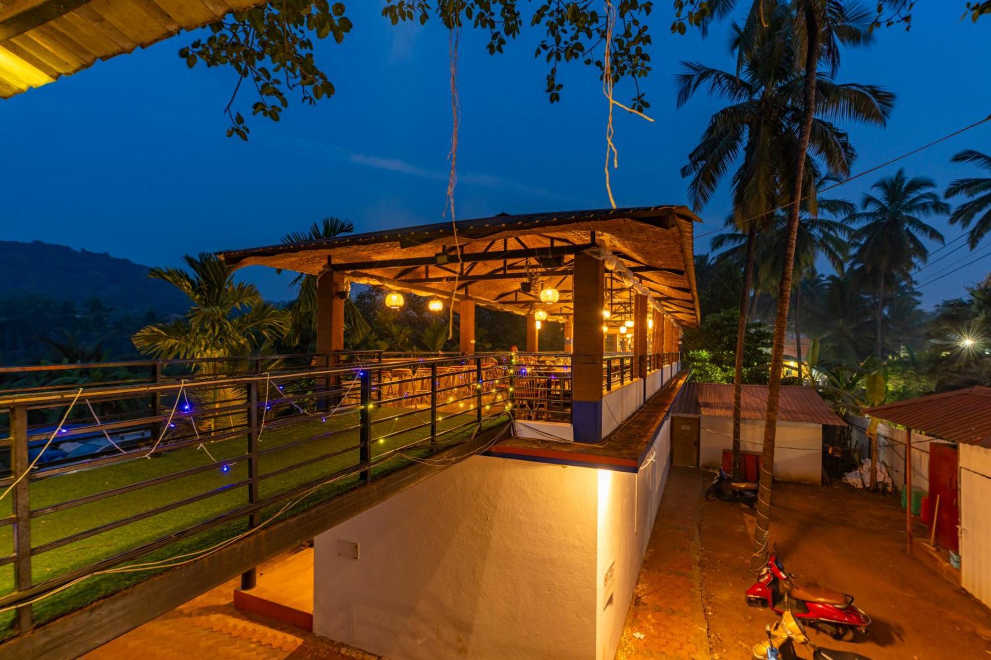 Madpackers Goa Anjuna - Bar Buitenkant foto