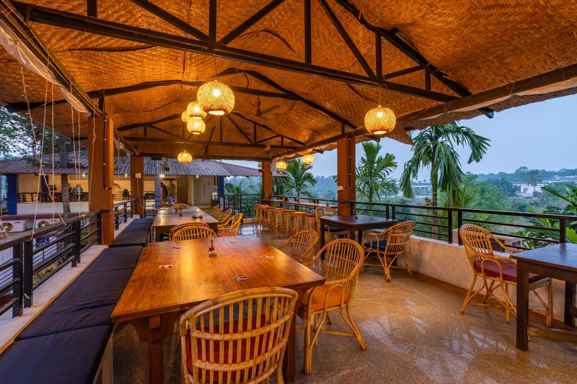 Madpackers Goa Anjuna - Bar Buitenkant foto