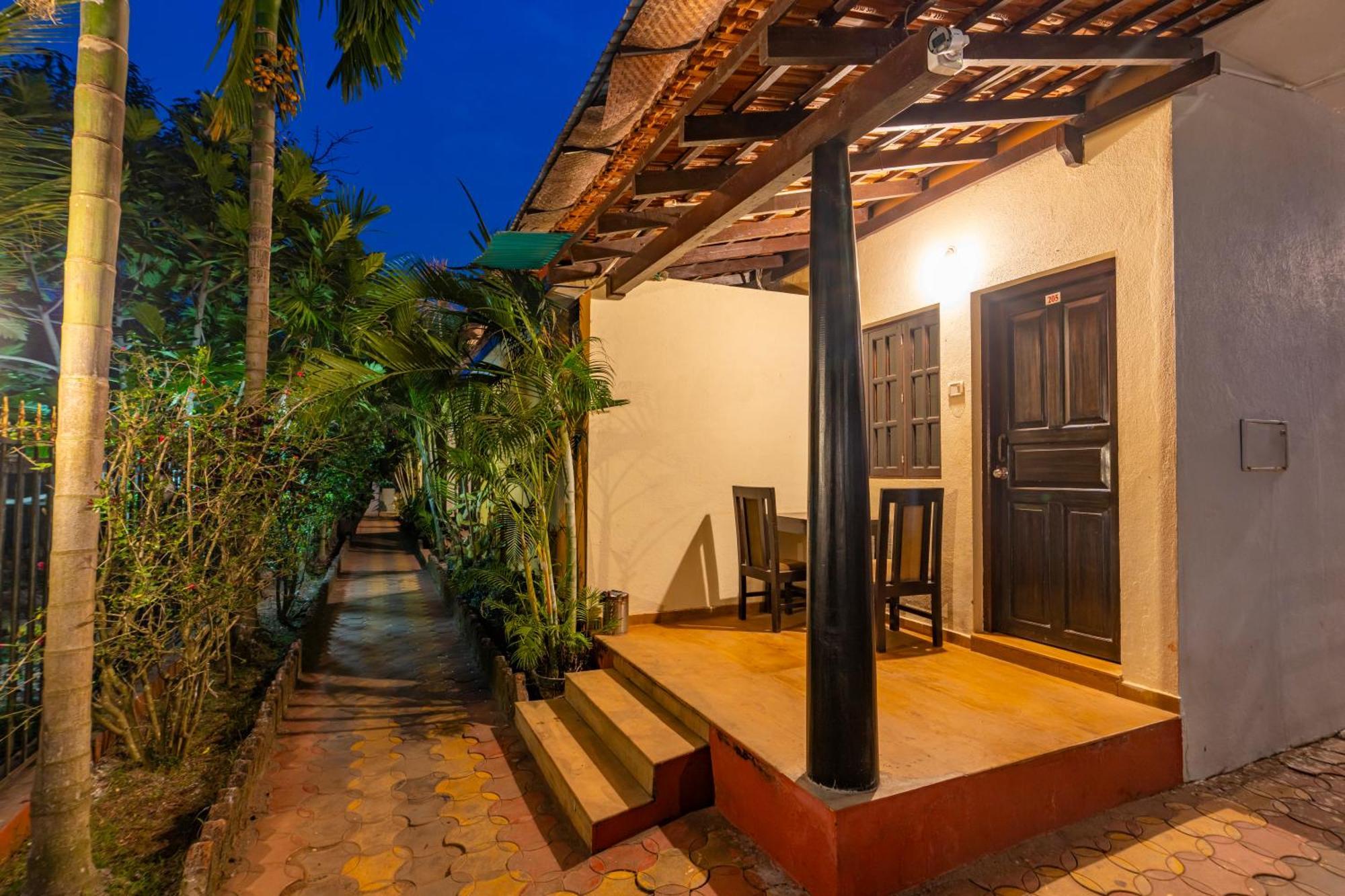Madpackers Goa Anjuna - Bar Buitenkant foto