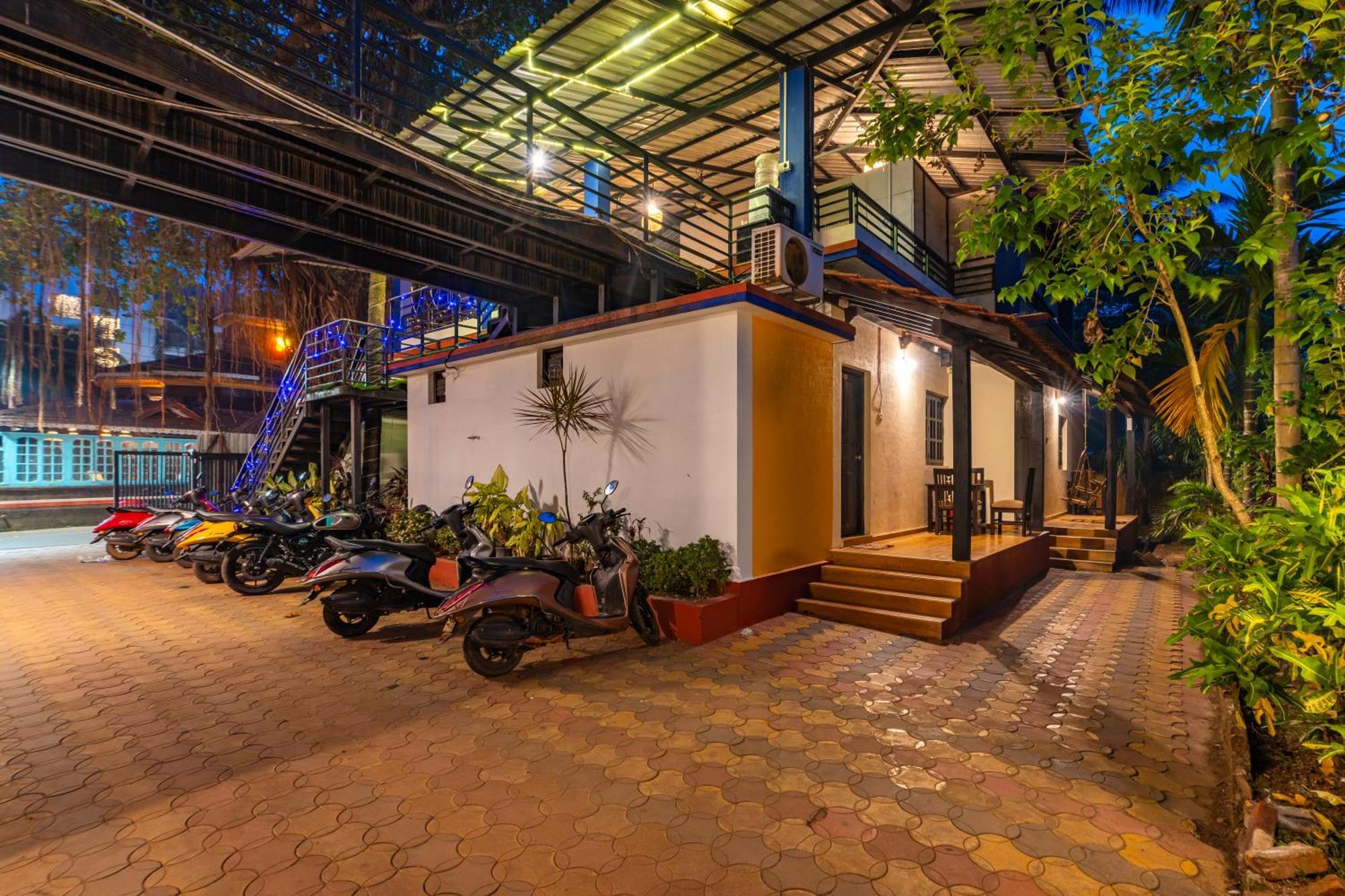 Madpackers Goa Anjuna - Bar Buitenkant foto
