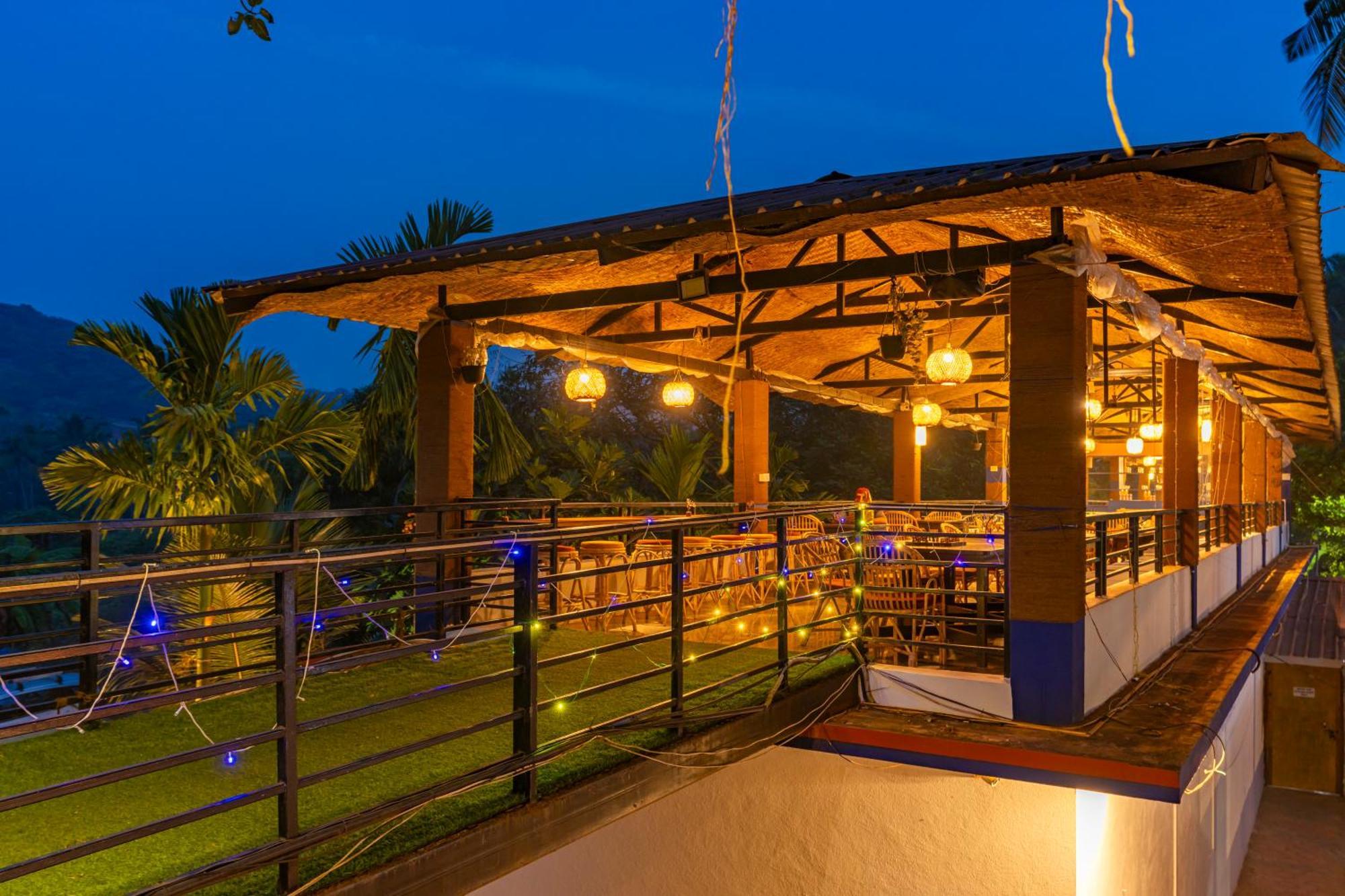 Madpackers Goa Anjuna - Bar Buitenkant foto